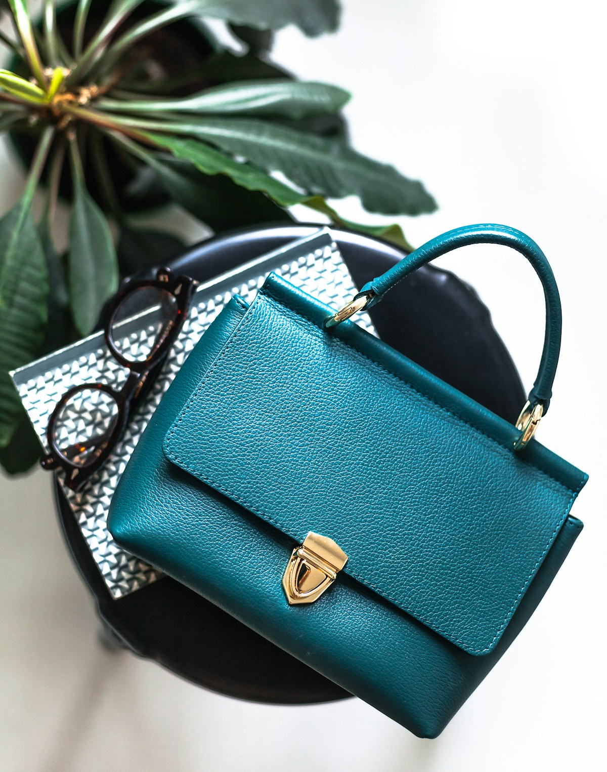 Women's crossbody and shoulder bag product styling